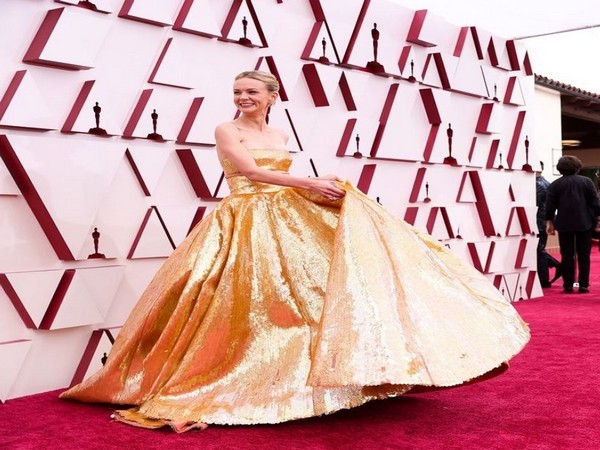 Carey Mulligan arrives at 2021 Oscars dressed like a modern-day princess