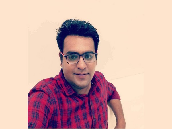 Ghanikhama, Welcome to the grand show of e-commerce knowledge.” – This is how Prashant Gandhi greets his students