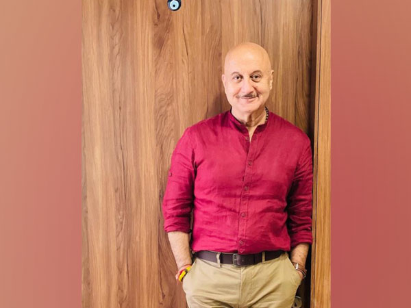 Anupam Kher shares his mother’s reaction on him completing 40 years in Mumbai